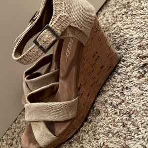 Toms wedge sandals